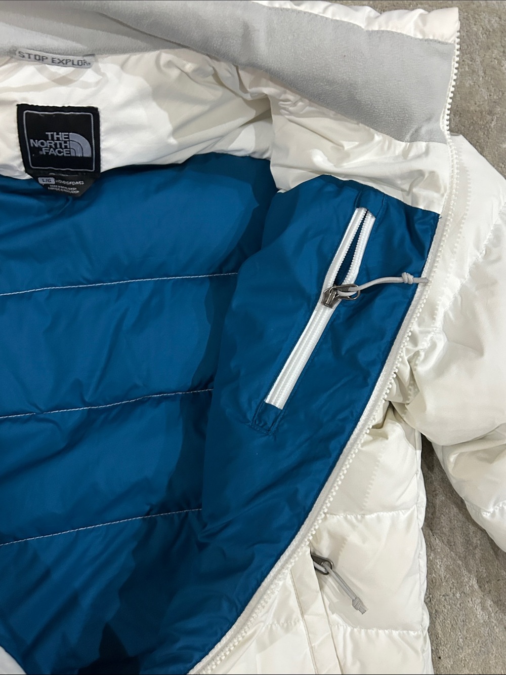 The North Face Women's White Quilted Puffer Jacket - Picture 7 of 8